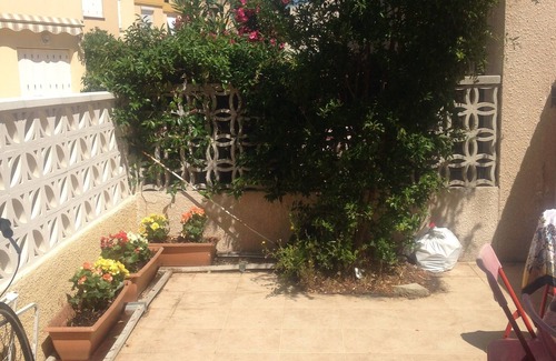 Gruissan Villa | Beachfront villa with pool access, sleeps 5. Pets allowed