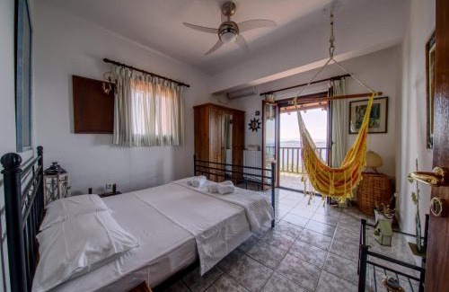 Aristotelis House | Beachfront villa with huge garden, 3br, Halkidiki