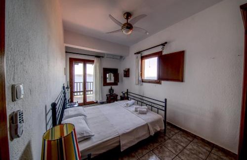 Aristotelis House | Beachfront villa with huge garden, 3br, Halkidiki