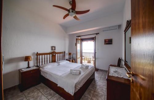 Aristotelis House | Beachfront villa with huge garden, 3br, Halkidiki