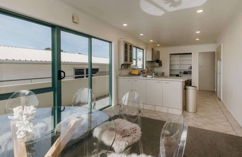 Bell Block House | Beachfront Wanaka Beachhouse with Views