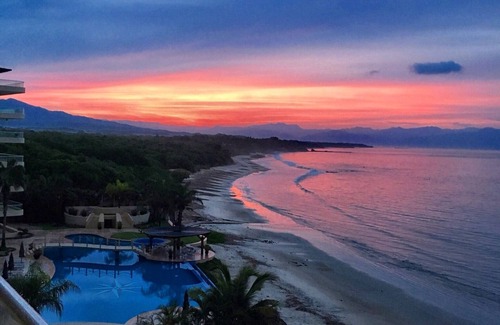 Emiliano Zapata Condo | 🇲🇽BEACHFRONT with Spectacular Views! 🇮🇹 25% off Nov 16-Dec 18, 2023