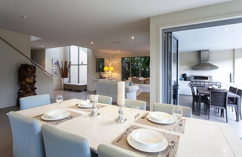 Yaroomba House | Beachhaven - walk to beach