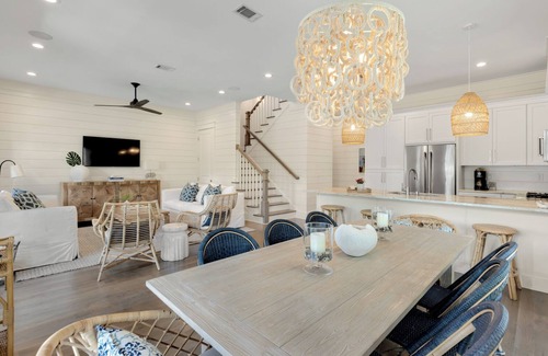 Lakeside at Blue Mountain Beach House | BeachHive – 4 Bikes – Community Pool