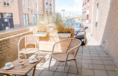 Municipality of Katwijk Apartment | Beachhouse Anna, 1 minute walk to the beach and centre of Katwijk, Free private parking next to the house !