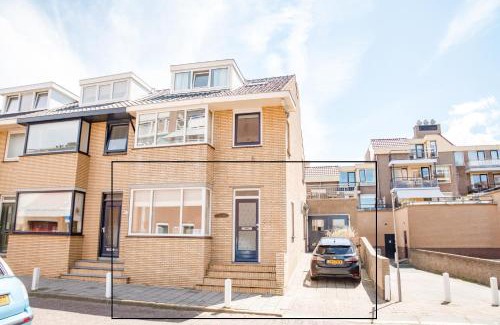Municipality of Katwijk Apartment | Beachhouse Anna, 1 minute walk to the beach and centre of Katwijk, Free private parking next to the house !