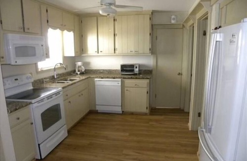 Southpointe House | Beachin'. 2 bedroom 2 bath well maintained Gulf Front home.