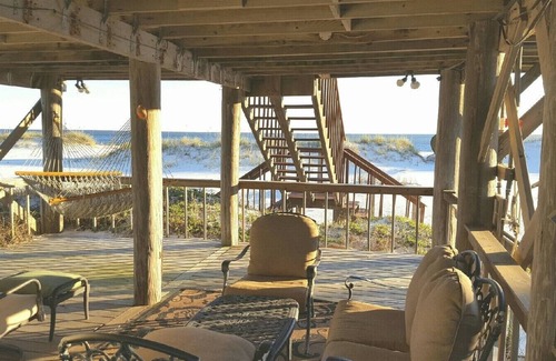 Southpointe House | Beachin'. 2 bedroom 2 bath well maintained Gulf Front home.