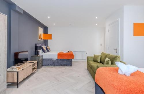 Montpelier Apartment | Beachside 1-Bedroom with Balcony