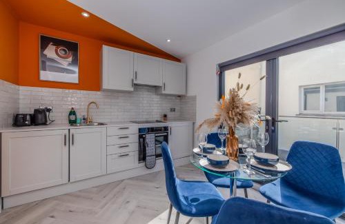 Montpelier Apartment | Beachside 1-Bedroom with Balcony