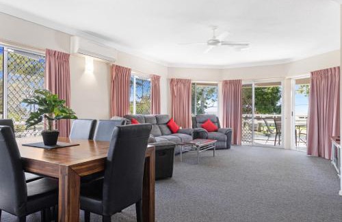 Torquay Apartment | Beachside 2-Bed Apartment with Secure Parking