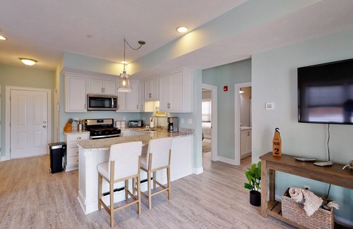 Old Orchard Beach Condo | Beachside Abode 2B | One- block from Beach | Balcony | Bayley Vacation Rentals