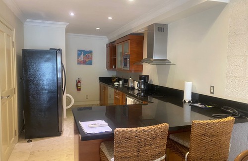 Old Trees Bay Apartment | Beachside Apartment on Paynes Bay, St. James. West coast of Barbados.