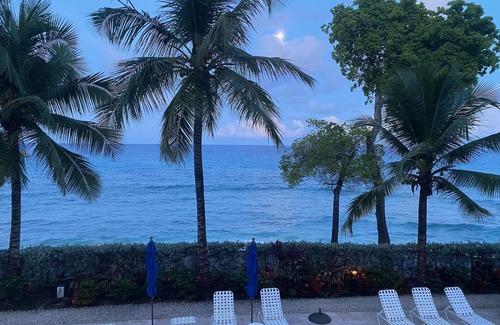 Old Trees Bay Apartment | Beachside Apartment on Paynes Bay, St. James. West coast of Barbados.