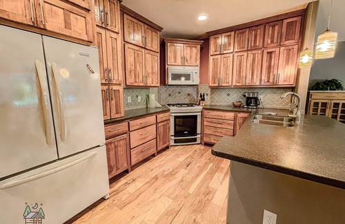 Phillips Apartment | Beachside at Long Lake North, Comfy 2 Bedroom on the Lake