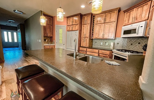 Phillips Apartment | Beachside at Long Lake North, Comfy 2 Bedroom on the Lake