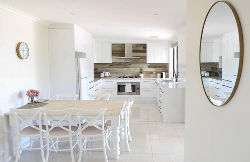 Seaford House | Beachside Base ~ Seaford - Private Family Coastal Retreat - 5 Min Stroll To Moana Beach