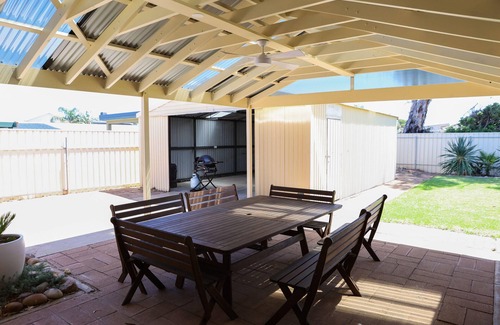 Seaford House | Beachside Base ~ Seaford - Private Family Coastal Retreat - 5 Min Stroll To Moana Beach
