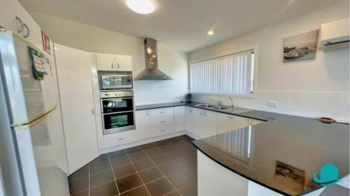 Caves Beach Apartment | Beachside Beauty