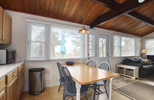 Indian Neck Heights Cottage | Beachside Bliss β Beautiful Cottage Steps from the Sea π