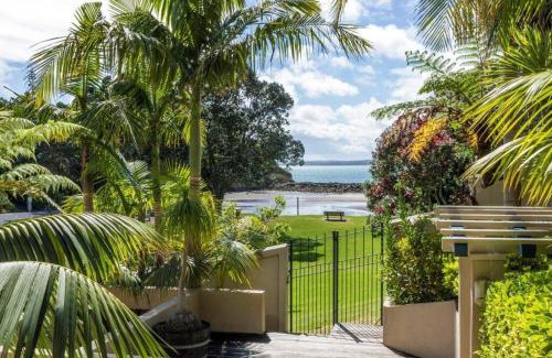 Castor Bay Apartment | Beachside Bliss Castor Bay - Holiday by the Beach
