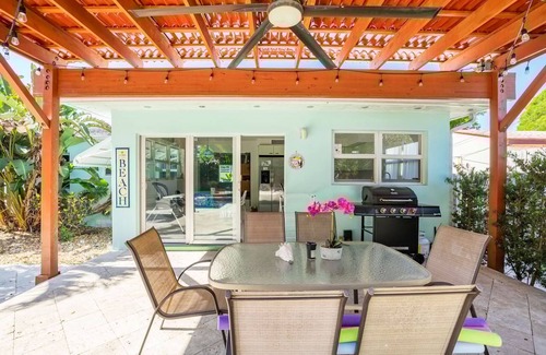 Dania Beach Villa | Beachside Bliss Lush Private Pool BBQ King Bed