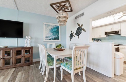 South Patrick Shores Apartment | Beachside Bliss: 2-Bedroom Apartment Near the Ocean