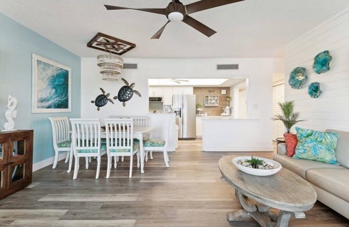 South Patrick Shores Apartment | Beachside Bliss: 2-Bedroom Apartment Near the Ocean