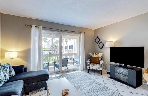 Crescent Beach Apartment | Beachside Bliss
