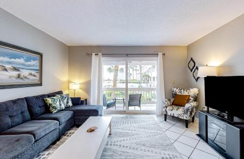 Crescent Beach Apartment | Beachside Bliss