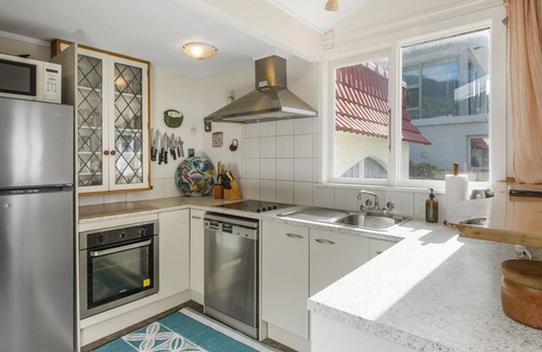 Waiwera House | Beachside Bliss – Waiwera Beachfront Holiday Home