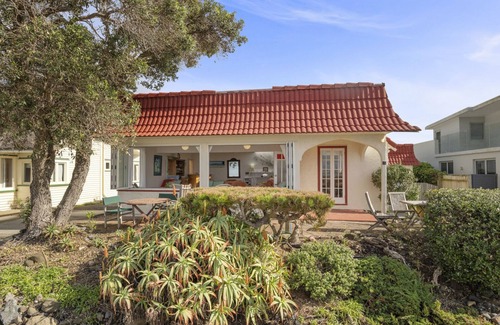 Waiwera House | Beachside Bliss – Waiwera Beachfront Holiday Home