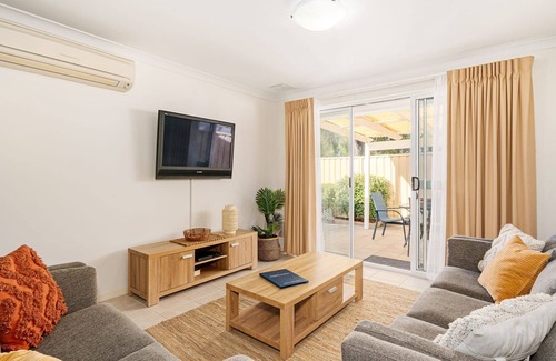 Broadwater Resort | Beachside Breakaway - Wifi, Family Friendly