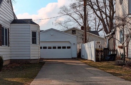 Erie County House | Beachside Cottage- 1 min walk to sand and sun