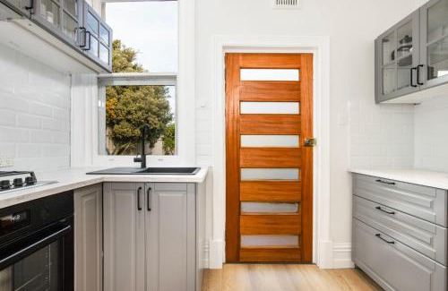 Glenelg South House | Beachside Cottage Glenelg Sth