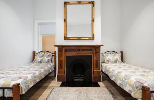 Glenelg South House | Beachside Cottage Glenelg Sth