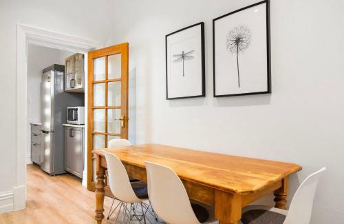 Glenelg South House | Beachside Cottage Glenelg Sth
