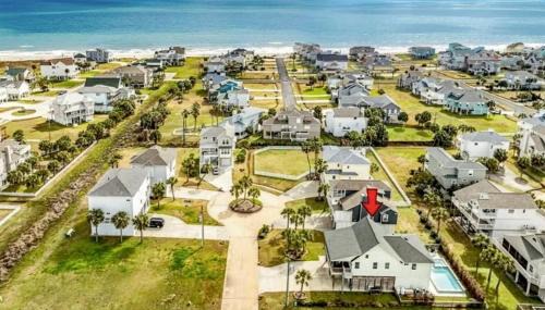 Pirates Beach House | Beachside Dream House, Heated Poolhot Tub