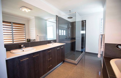 Mount Coolum House | Beachside Entertainer
