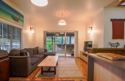 Huskisson House | Beachside Family Home with Private Pool and BBQ