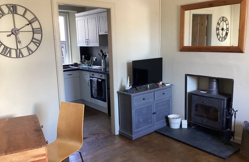 Portmahomack Cottage | Beachside fisherman’s cottage, Northcoast 500 route, dolphins, northern lights🐕