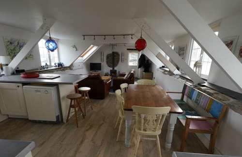 Portmellon Apartment | Beachside holiday home, extensive sea views, private garden and parking
