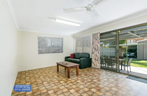 Redcliffe House | Beachside Holiday Home