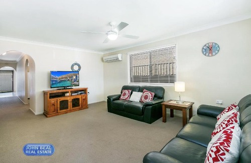 Redcliffe House | Beachside Holiday Home