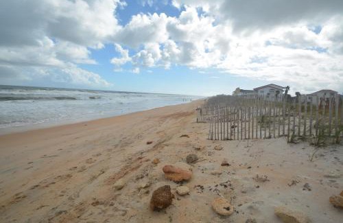Marineland Acres House | Beachside Home Heated Swim Spa Fenced Yard