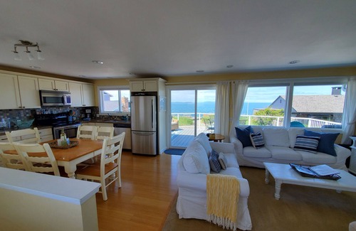 Ferndale House | Beachside Home W/Stunning Views!