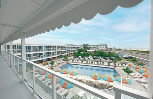 Cape May House | Beachside Lounge & Listen – Live Tunes, Pool Time & Total Relaxation