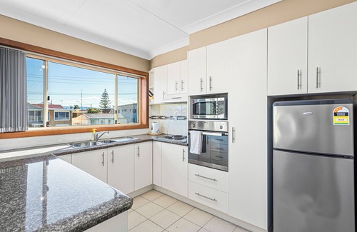Bulli Tops Apartment | Beachside Nook @ Warilla - Next to Warilla Beach