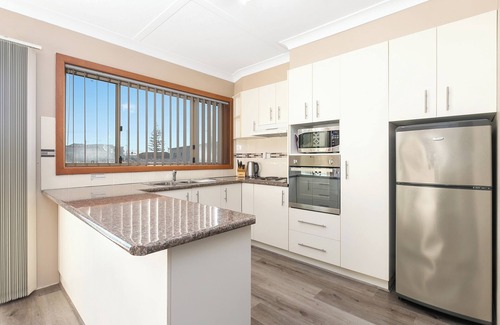 Bulli Tops Apartment | Beachside Nook @ Warilla - Next to Warilla Beach