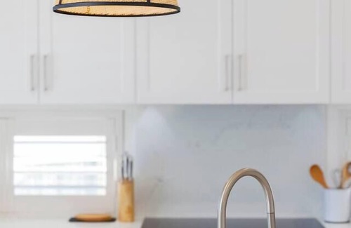 Merewether House | Beachside Pavilion Chic Coastal Stunner for Groups